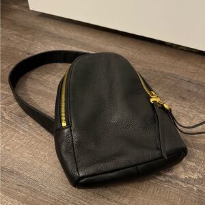 HOBO Fern Sling In Pebbled Leather - Black